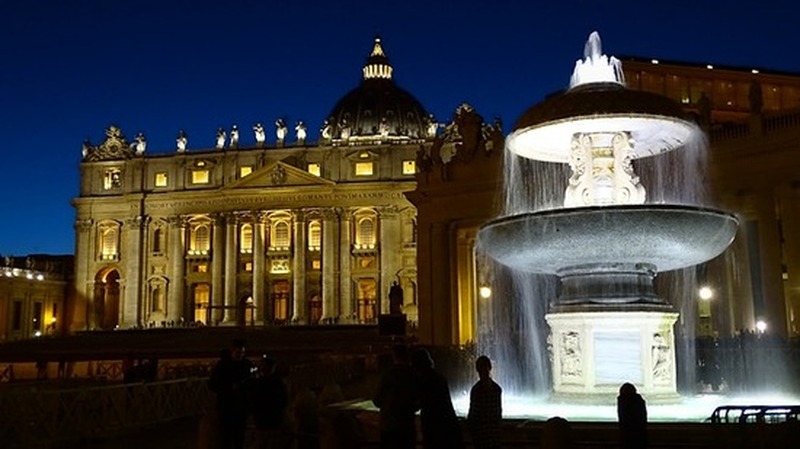 Fontana in Piazza San Pietro