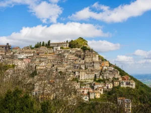 Palombara Sabina in giornata da Roma: la gita pratica tra castello, vicoli e Terme di Cretone