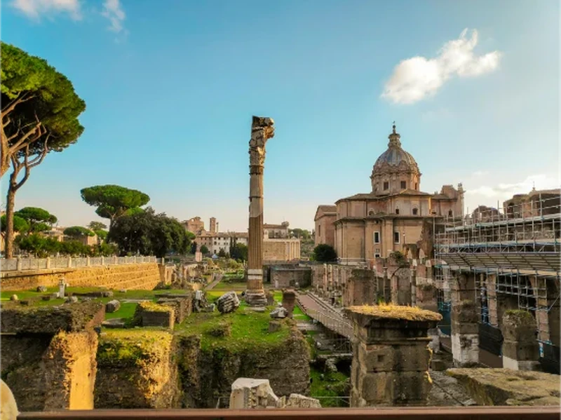 Rovine del Foro Romano lungo il percorso