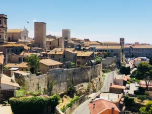Tarquinia in giornata da Roma: come arrivare e cosa vedere tra necropoli etrusca, museo e centro storico